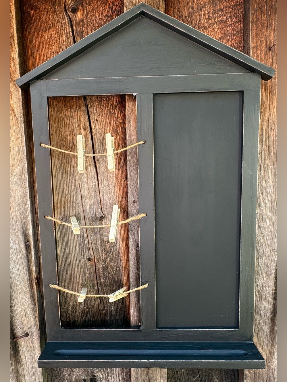 BLACK FARMHOUSE CHALKBOARD AND CLOTHESLINE NOTE MEMO BOARD